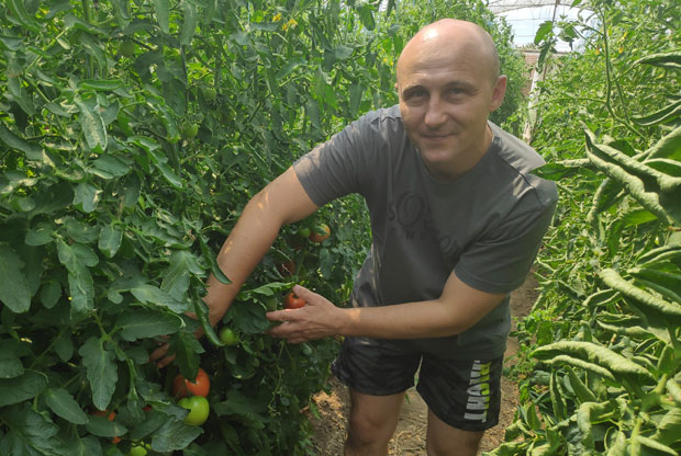 Успешан на струњачи и у повртарству