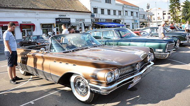 Смотра олдтајмера у Бијељини (ФОТО)