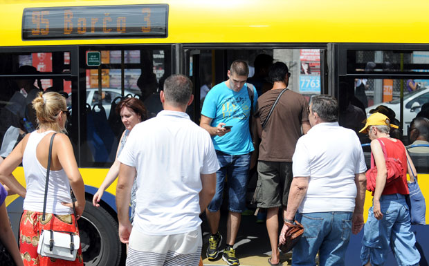 Због радова сат и по путују до Борче