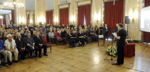 САХРАЊЕН МИЛАН ТУЦОВИЋ: Сликао је великом душом (ФОТО)
