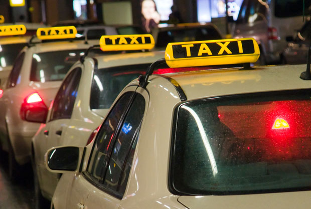 Комуналне милицајце оставио у шоку: Таксирао на дивље, а нема ни возачку дозволу