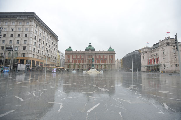 Народно позориште отвара трг