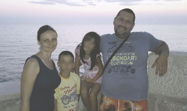 ПОРОДИЧНА ТРАГЕДИЈА У БЕЧМЕНУ: Прво пуцао у супругу, па себи резао врат