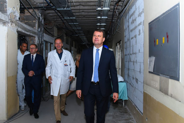 ПОКРАЈИНА ДАЛА ВИШЕ ОД 90 МИЛИОНА ДИНАРА: Почела обнова сремскокаменичке Клинике за кардиологију