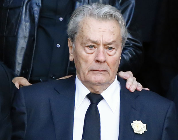 Делон преживео мождани удар