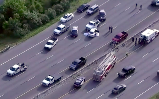 УЖАС НА АУТО-ПУТУ: После судара, убио две особе (ВИДЕО)