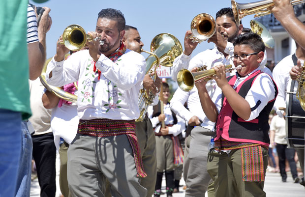 САБОР ТРУБАЧА У ГУЧИ: Опа, бато из Аустралије (ФОТО)