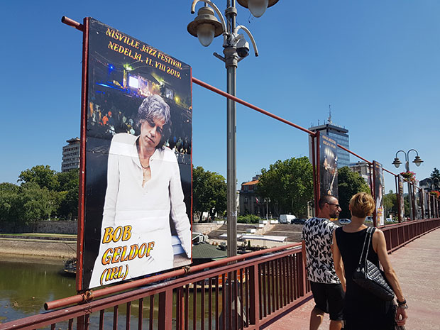 БОБ ГЕЛДОФ ВЕЧЕРАС ЗАТВАРА НИШВИЛ: Доносимо вам ексклузивне фотографије његовог апартмана (ФОТО)