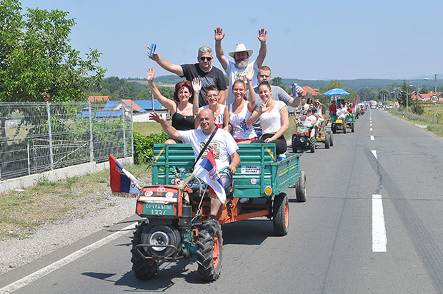 Фрезе на врелом асфалту (ФОТО)
