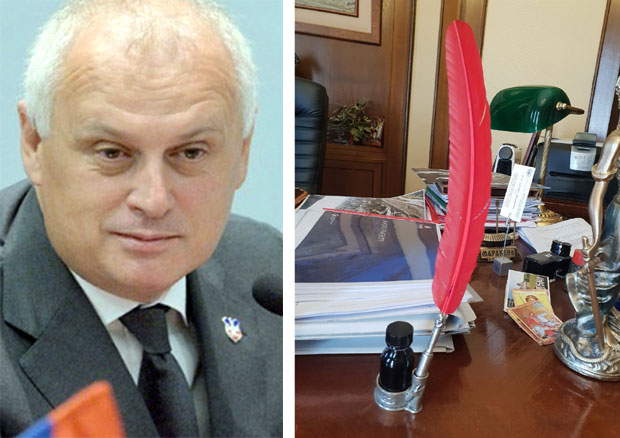 Шпијунка: Перо на дар