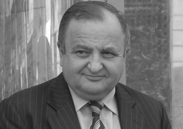 ЦЕО ЖИВОТ СА КЊИГАМА: Преминуо Новица Јевтић