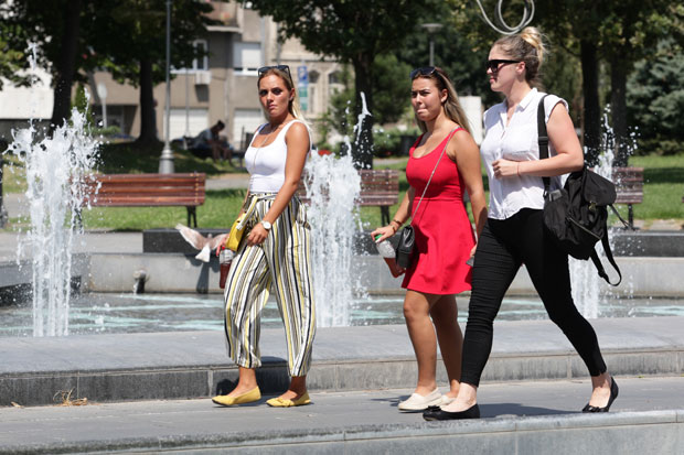 До уторка врућина, затим пљускови и грмљавина