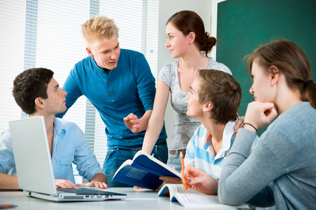 Младима политика постала досадна