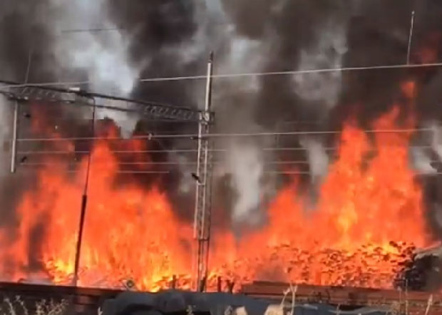 Пожар у Куманову зауставио железнички саобрћај са Србијом