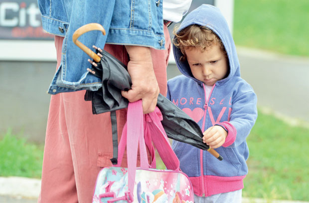 КИШОБРАНИ УМЕСТО ЛЕПЕЗЕ: Ипак прија вртоглави пад температуре