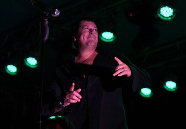 БЛОКАДА И КИША: Ацо Пејовић на концерту у Пироту