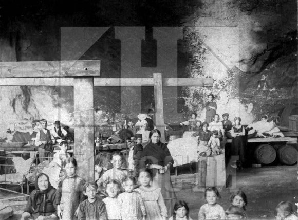 БЕОГРАДСКЕ ПРИЧЕ: Пећинско склониште уплашених малишана