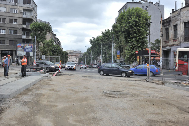 Затвара се и део раскршћа са Таковском