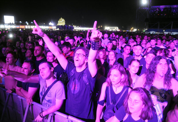 Ветерани држали час рокенрола пред пивопијама