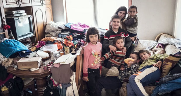 ДОМ ВИШЕЧЛАНЕ ПОРОДИЦЕ: Освештани темљи куће за породицу Савић из Коретишта