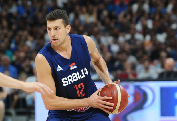 НОВИ ПРОБЛЕМ ЗА ОРЛОВЕ ПРЕД СП: Милосављевић током утакмице хитно одведен на магнетну резонанцу