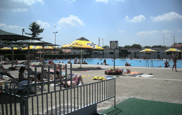 Тинејџери пљачкали посетиоце базена у Пожаревцу