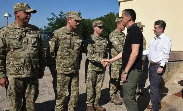 УСИЈАНА АТМОСФЕРА У ЦРНОЈ ГОРИ: Униформе нису способне за одбрану