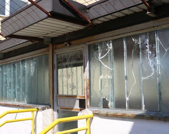 ДЕРВЕНТА У ШОКУ ЗБОГ НОВОГ НАПАДА: Камењем на основну школу