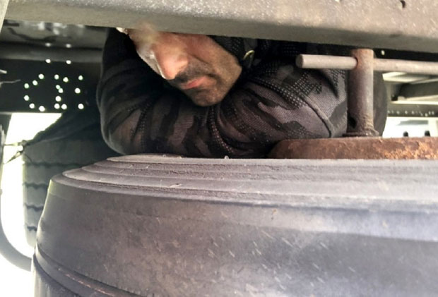 Сарајево: Мигрант се сакрио испод аутобуса