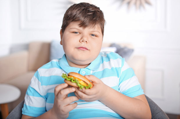 Прворођени пате од вишка килограма 