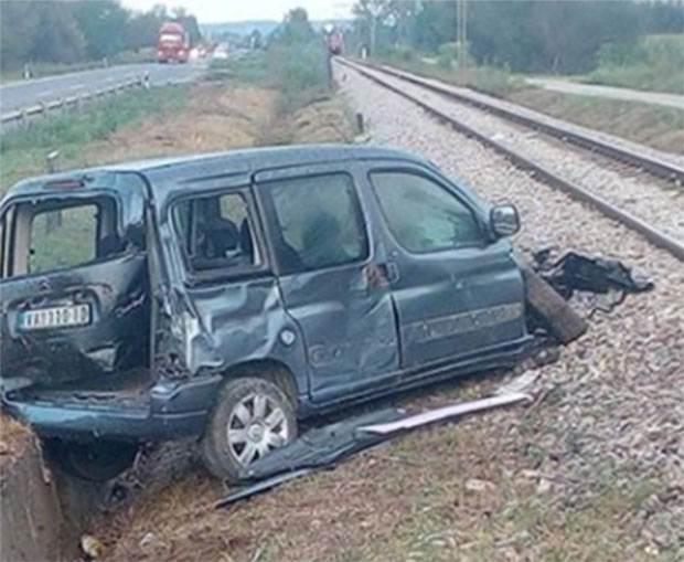 Локомотива налетела на аутомобил