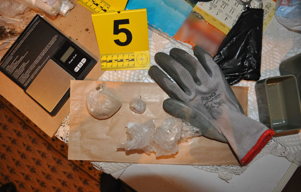 АКЦИЈА ПОЛИЦИЈЕ: Ухапшен Крушевљанин са потернице, у кући му нађена и дрога (ФОТО)

