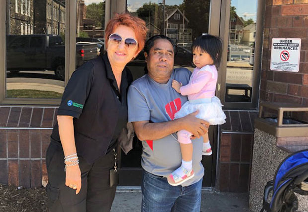 ЈУНАКИЊА КОЈА ЈЕ ЗАДИВИЛА СВЕТ: Ирена опет загрлила малу избеглицу