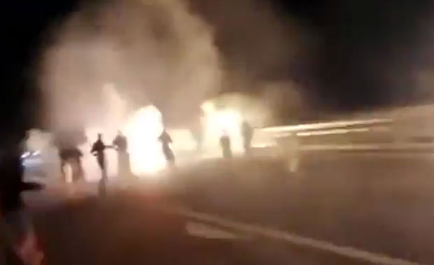 Три особе повређене у нападу на ауто-путу Милош Велики (ВИДЕО)