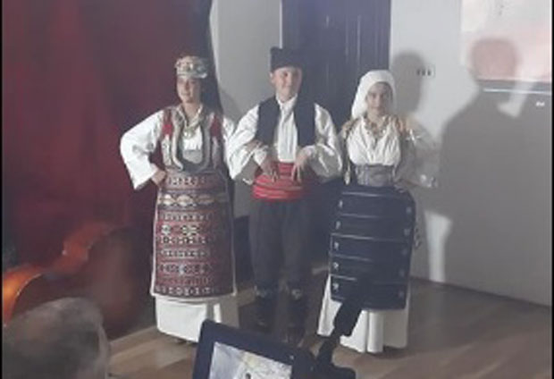 Ревија народних ношњи Срба са КиМ у Приштини
