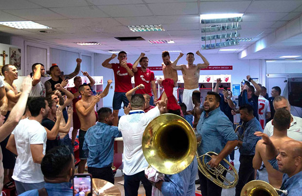 ПРОВОД ЗВЕЗДАША ДО ЗОРЕ: Играчи дали себи одушка