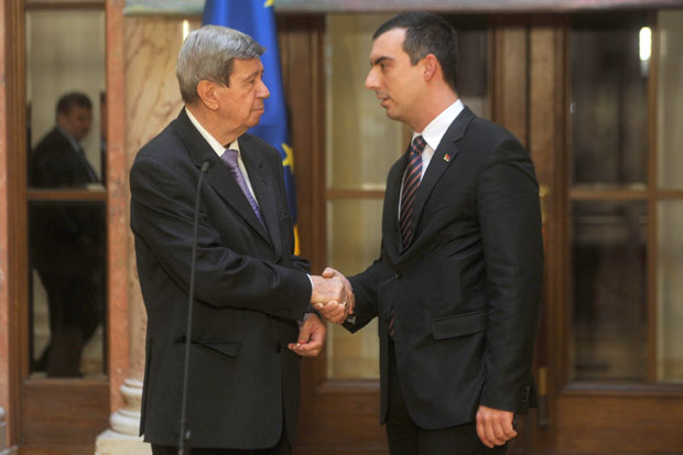 Кукан и Флекенштајн започели у скупштини разговоре са СНС