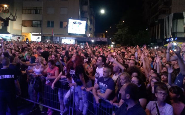 ПРШТАЛО НА СВЕ СТРАНЕ: На Роштиљијади у Лесковцу одржана два одлична рок концерта у једном дану ФОТО+ВИДЕО