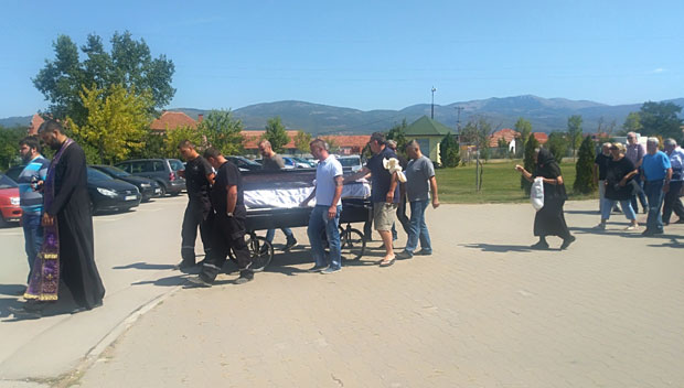 ТРИ ГРОБА ЗА СЕДАМ ДАНА: Марјан Ранчић сахрањен крај супруге Светлане и ћерке Анђелије