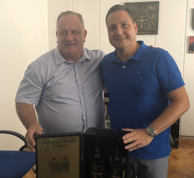 ШПИЈУНКА: Тривунова ракија