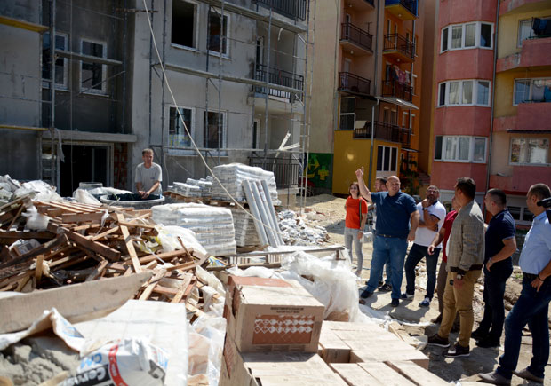 КМ: Половином октобра усељење у 82 стана