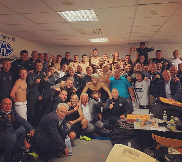 ЛУДНИЦА У МОЛДЕУ: Играчи Партизана у свлачионици славе пласман у Лигу Европе (ВИДЕО)