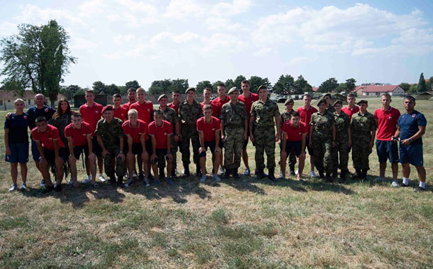 ЗВЕЗДАШИ У ПОЖАРЕВЦУ: Омладинци са војницима 