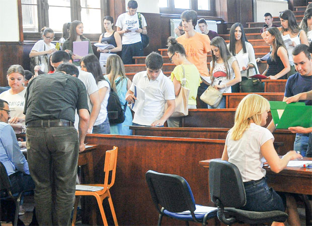 ДРУГИ УПИСНИ РОК У СЕПТЕМБРУ: На буџету остало 3.283 места