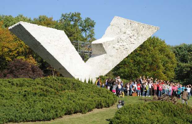 СРАМНА РЕВИЗИЈА ИСТОРИЈЕ: Лажима се не гради заједничка Европа!