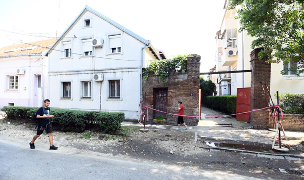 СРЕЂИВАЊЕ КОЛОВОЗА У ЗЕМУНСКОЈ УЛИЦИ: Радиће и Новоградску