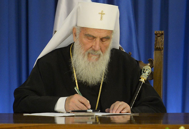 ПОСЛОВИ НЕ ТРПЕ БОЛОВАЊЕ: Патријарх Иринеј ради и на ВМА 