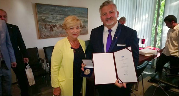 СЛОВАЧКИ НАРОДНИ УСТАНАК: Почасна медаља директору Архива Војводине Небојши Кузмановићу 