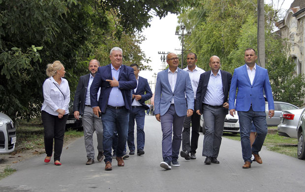 СРЕДИЋЕ И ВРТИЋ: Милош Вучевић обишао радове у Ковиљу