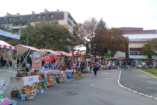 Караван Изађи ми на теглу: Кувају ајвар и боре се за смедеревац